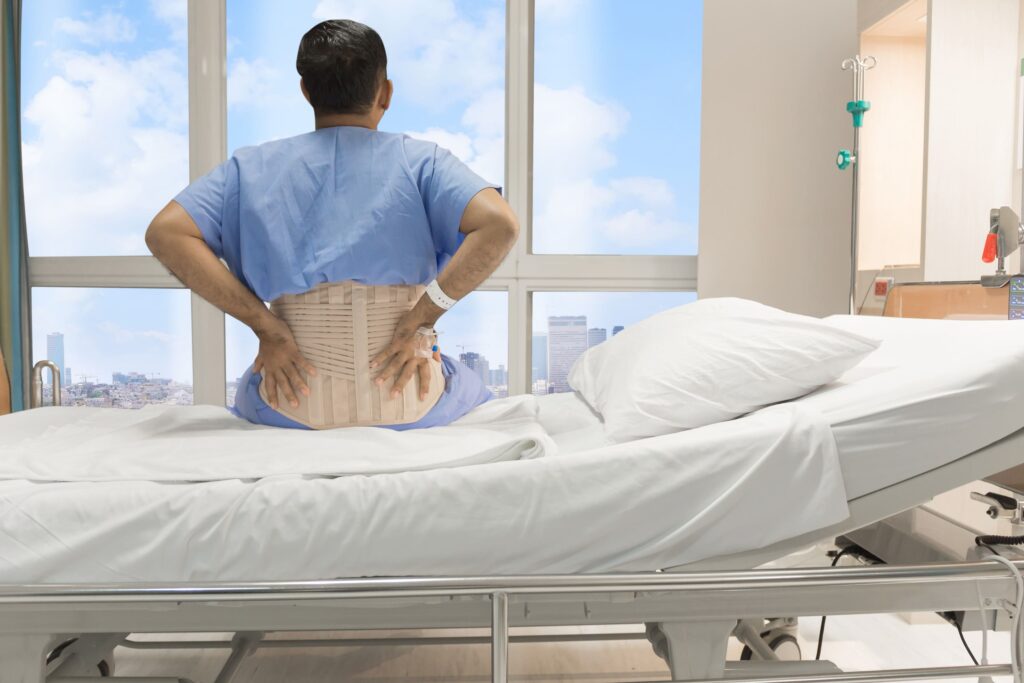 ภาพประกอบเทคนิคการผ่าตัดกระดูกสันหลังผ่านกล้องแบบแผลเล็ก